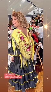 Nuestros complementos y mantón bordado en Badalona. Muchísimas gracias por vuestra confianza. Vas guapísima!!!!!!🌺💃🏻🪭🌺💃🏻🪭 | Chari Pérez