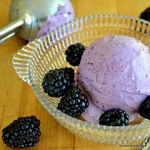 No Churn Easy Blackberry Ice Cream