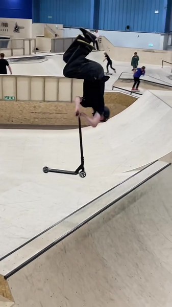 Wizardry🧙‍♂️#ride #scooter #skatepark #backflip #apexproscooters