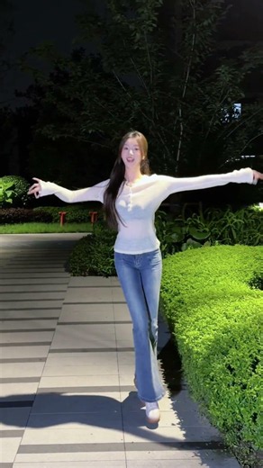 金色的太阳 升起在东方 #舞蹈 #金色的太阳 #维吾尔族舞蹈 #民族舞