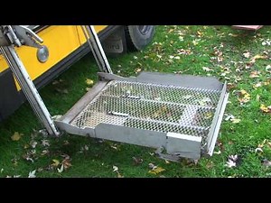 WHEEL CHAIR LIFT IN 89 BLUEBIRD FLATNOSE SCHOOL BUS