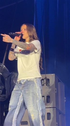 Young Miko En Estéreo Picnic: Fina Performance