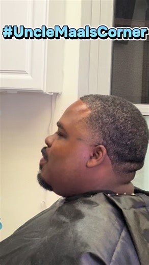 Can’t knock the hustle!!! 1st 🥷 on the block to the last 🥷 on the block mentality! I grew up in an era where ex pimps and D boys were the neighborhood barbers! Yes it’s a big business… but a lot of these barbers, new and old LOST THE HUSTLE! Put me on the corner in a card board box imma pump 100k plus out of it in a real way! #unclemaalscorner #lasvegasbarber #southwestlasvegas quality #fadedhaircuts