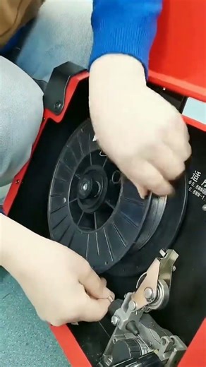 Multi-functional industrial-grade gasless MIG/MAG welding machine, detailed tutorial on wire spool