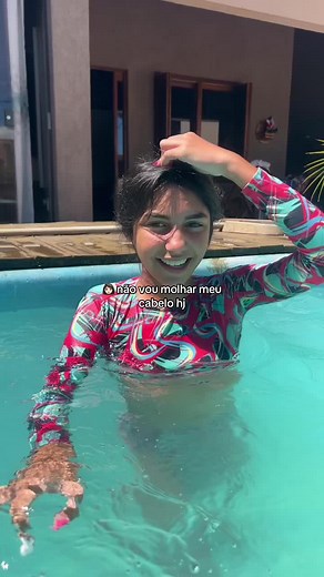 não reparem na minha calça de serei 🧜🏻‍♀️#fyp #foryouu #foryoupage #fyy #videoviral #piscina