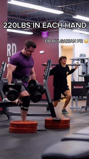 Quin Stott on Instagram: "IN EACH HAND?!? 🤯 @mentality code “QUIN” 🐺 Workout Programs (link in bio) ✍️ @bpnsupps support link in bio 💊"