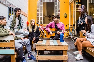 Expressões em espanhol para viajantes: gírias e frases do dia a dia