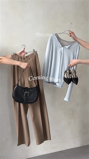 おもち on Instagram: "【見返すなら保存がオススメ♡】 今週発売の新作アイテムを使った おすすめコーデをご紹介✨ ①シアーリブヘンリーネックプルオーバー ¥2,640（tax in） Color : Off white / Gray / Black / Red / Sax blue / Khaki / Pink ・2タックスラックス（新色） ¥6,490（tax in） Color : Ecru / Moca / Black -1 ②ウエストベルトストライプシャツ ¥5,500（tax in） Color : Beige / Sax blue / Pink / Camel ③チャーム付きホルターネック5分袖プルオーバー ¥3,960（tax in） Color : Brown / Black / Khaki / Pink ④ビスチェセットボウタイブラウス ¥6,490（tax in） Color : Ivory / Beige / Blue 2/13（fri）12:00〜 発売STARTです！ お楽しみに！！🫶🏻 #thevon"