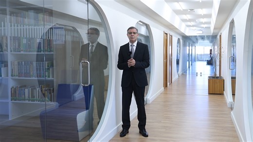 🎓 Parabéns a todos os novos estudantes da Escola Superior de Enfermagem da Universidade do Porto! O Presidente deixa-vos uma mensagem de boas-vindas e incentivo para esta nova etapa. Não deixem de ouvir! #EnfermagemPorto #esep #UPorto #Enfermagem #EnsinoSuperior #CNA2025 #colocações #licenciatura #EntreinaESEP | ESEP Enfermagem Porto