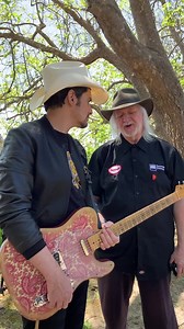 La Brea is a vintage spec, Telecaster set designed in collaboration with Brad Paisley! Perfect for achieving Brad’s signature bite, snap, and twang! Get your La Brea pickups today: https://hubs.la/Q01lZbQj0 #SeymourDuncan #BradPaisley | Seymour Duncan