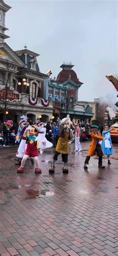 When Pinocchio and Geppetto are the stars of the show ✨ #disney #disneylandparis #disneyland #dlp #fyp @Disneyland Paris ✨ @Disney @Disney Parks @Disney NL & BE