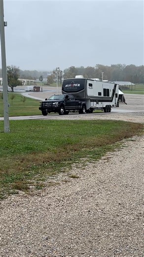 Long travel day lol, had to move 4 spots over to stay another week so had to do some figure eights with the house lol! So Trish figured this would be a good time to take a video of big blue and bessy on the move lol | Richard Young
