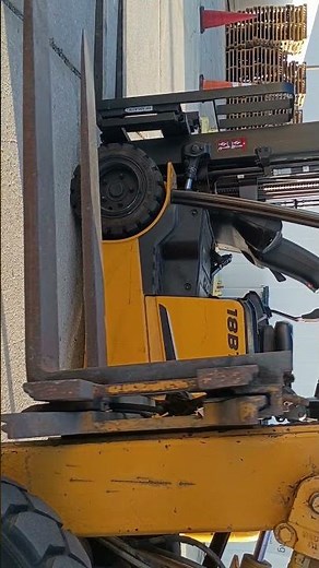Auction #4003122 - HYSTER GAS POWERED FORKTRUCK