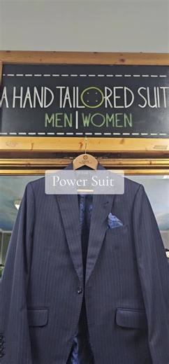 Straight From The Cutting Table ✂️ A custom-made Merino Wool 2-Piece Power Suit — bold, refined, and unapologetically sharp. Cut in a dark navy with a light blue pinstripe, this suit is designed to command attention while staying timeless. Finished with hand stitching throughout to truly set this beauty apart. Precision, power, and pure craftsmanship in every detail. Why Merino Wool? • Naturally breathable for all-day comfort • Temperature regulating — cool in summer, warm in winter • Wrinkle re