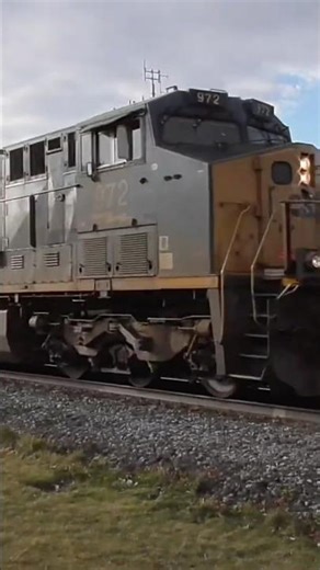CSX I008 Intermodal Double Stack Train from Berea, Ohio 12/28/2025 #shorts #csx #train #railroad #ns