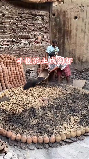 师傅竟然手搓泥土烧制成陶杯 #动手能力 #手工制作 #手工diy #手艺人 #手搓万物 | 科普 有趣