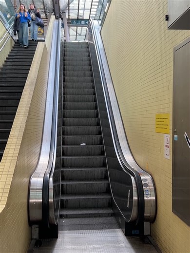 🚫 Roltrap opnieuw defect #Leuven #robtv #nieuws #nmbs #belgium #vj #train