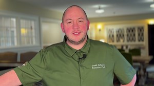 Leave the cooking to our brilliant culinary team this Thanksgiving! Hello, everyone! I'm Céline McArthur, your Slopeside Storyteller. Our Thanksgiving To-Go dinner from the Omni Mount Washington Resort & Spa | Bretton Woods serves 6 people for $300, featuring turkey and gravy with all the classic sides, elevated with our chef’s signature touch, plus decadent desserts. Beverages not included. Watch as Executive Chef Dan DeFusco explains what is included and how we make it easy to bring resort-qua