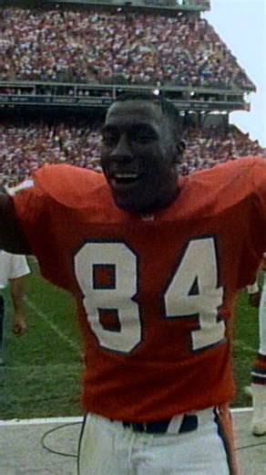 John Elway: “People always ask me, ‘Who’s your favorite receiver?’ and I always say, ‘The open one.’ Then, second, I say, ‘Shannon Sharpe.’” 😂 📺 Elway is now playing only on Netflix #johnelway #DenverBroncos #NFL #ShannonSharpe #Broncos | NetflixSports