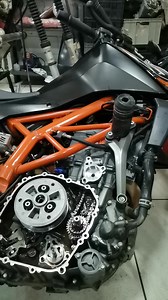 505K views · 11K reactions | Ktm 390 corrección de problema en bomba de refrigeración, y revisión de bomba de aceite, como funciona el sleeper clutch o embrague deslizante  acá te explicamos!! | Casa Racing | Facebook
