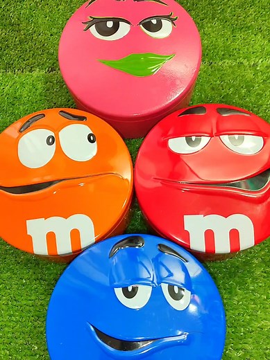 Creative Candy Art with M&M Mixing