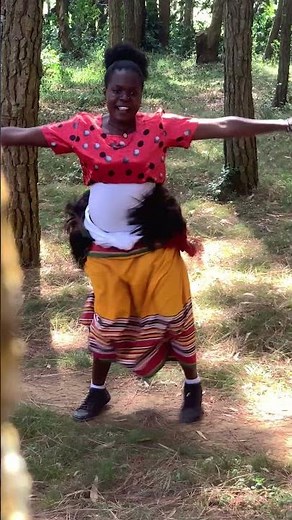 How to Dance the Traditional Baganda Dance | Easy Ugandan Dance Tutorial 🇺🇬 #dance #Africandrums