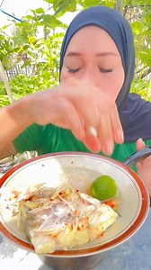 Ayo seruput papeda lagi Kali ini di temai kapala Ikang Kaka tua | Oda malaka