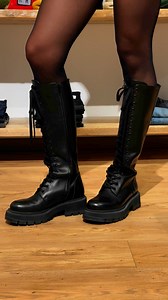 🛍️ Scopri la Nuova Collezione A/I 2024 🍂 Scopri tutte le scarpe e gli stivali del momento su Room 401: una più bella dell'altra, disponibili in tantissimi colori! In questo video gli anfibi alti stringati in pelle, con punta stondata, tacco 5 cm e 100% made in italy. 👉🏻 Disponibile sul nostro sito a questo link: https://www.room401.it/boutique/scarpe/preordine-anfibi-alti-stringati-in-pelle/ ✔ Consegna garantita in 24/48 ore ✔ Paga in 3 rate con Klarna ✔ Assistenza Whatsapp Scopri tutti i nu