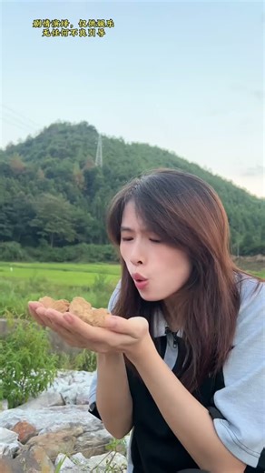 Promise me you ll see it to the end #Outdoor#Funny videos about using the toilet in rural