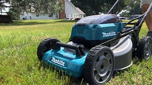 Forget everything you know about Makita Tools USA battery-powered lawn mowers - the XML08 is something completely different! #ptrmak20 #makitatools #lawncare #lawnmower | Pro Tool Reviews