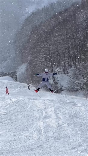 上野桃子 on Instagram: "🕊️💜 . 都予選はエア台ありますか？ @matsuoka_glove @skier_wataru @snowhub_official @gotofarm_ #モーグル #技術選 #スキー #編み物女子"