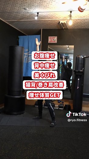 立ち腹筋体操で腹部をスッキリ！