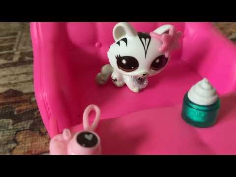 The evil, queen LPS that’s when her steps children came to see her.￼🤬👸