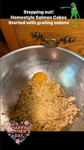 Easy Homestyle recipe for canned salmon cakes