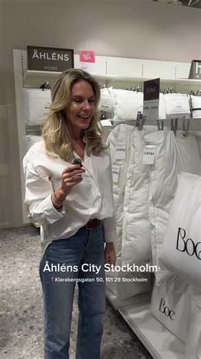 Home of Ess har öppnat hos Åhléns😍 Du hittar oss på Åhléns Stockholm City, Klarabergsgatan 50. Vi har tagit med ett utvalt sortiment, bland annat våra hotellkuddar och täcken som används på Steam Hotel, Ellery och Jacy’z. På plats finns även våra hotell- och destinationsdofter samt lite annat kul. Kom in, kläm och känn, och beställ online eller direkt i butik. #homeofess #åhléns #stockholmcity #hotellkänsla #inredning
