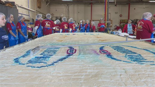 Lowville celebrates annual Cream Cheese Festival with Kraft-Heinz giant cheesecake