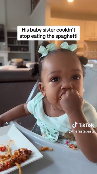 The Fasta Pasta is so easy to use even @salina_sunshine 12 year-old son made this viral spaghetti dish for his family! #familydinner #viralrecipe #recipe#fastapasta