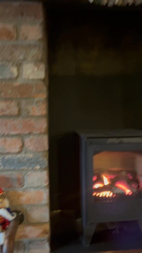 ✨🍷 Cosy nights at Romas 🍽️🎄 The weather might be wild, but inside Romas it’s all warm lights, good food and proper Christmas vibes. Come down, get cosy, soak up the festive atmosphere… and stay on for Quiz Night tonight from 8️⃣pm! 🎅🧠❄️ Grab a bite, grab a drink, grab your team — we’ll see you soon. 🔗 https://booking.resdiary.com/widget/Standard/Romas/32695 #RomasBar #ChristmasAtRomas #CosySeason #QuizNight #Newtownards #FestiveVibes | Romas Newtownards