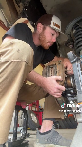 Tattooed Outlaw Trucker: Custom Trucks & Diesel Mechanics