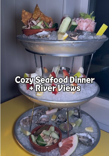 Cozy Seafood Dining at Pal's on the Columbia River