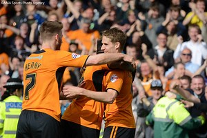 Stop start as Wolves reach a ton - match analysis and highlights