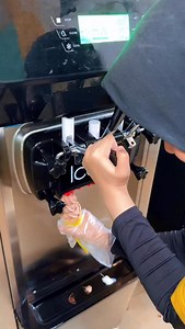 ✨XIE XIE ICE CREAM SAMARINDA💕 Ternyata di sini bukan hanya ada ice cream tapi ada banyak cemilan juga dan serunya lagi spesial besok ada promo 10.10 berlaku 1 hari aja ya buruan yukk di gasken @xiexieicecream.samarinda 📍jl.sultan Alimuddin sambutan #kulinersamarinda #eskrim #xiexie #foodvloger #samarinda | Jecob