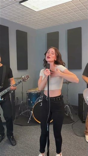 hold on to me & never let me gooo 🖤 #firsttoeleven #faraway #nickelback #rockcover #coverband