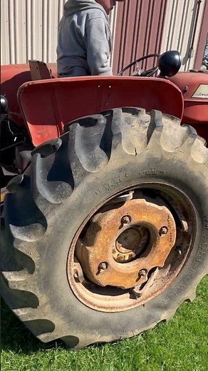 Allis Chalmers D17 w/ Front End Loader - Lot 12 - The Estate of Keith & Ellen Gidner Equipment