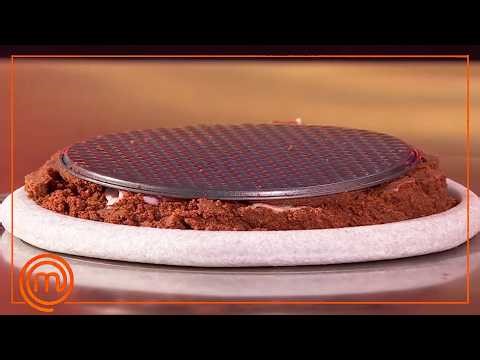 Nacho fails at the basics with his cake… and pays dearly for it | MasterChef 14
