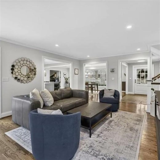 9815 Belinder Road, Leawood, KS 66206