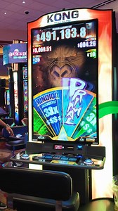 Happy #SlotMachineSunday! The Pechanga Prize Patrol and game designer, Michael Tucker, were on-hand to celebrate the world premiere of the new KONG: Skull Island slot machine last week! Big fun and even bigger wins were unleashed. Have you tried this larger-than-life game yet?! 🦍 | Pechanga Resort Casino