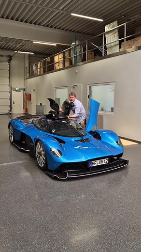 Your HOW TO guide for the Valkyrie Spider roof 😜 #AstonMartin #Valkyrie #ValkyrieSpider #RFXCollection #ECR #Shmee150
