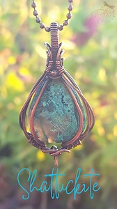 Shattuckite is known for its striking blue-green colors, this stone is believed to inspire truth, intuition, and calm. A rare gem first discovered in the depths of Arizona’s copper mines. 💙 Paired with copper, this necklace is more than just a statement—it’s a connection to the earth’s ancient beauty. ✨ Link in Bio for complete information. #ShattuckiteJewelry #CopperElegance #EarthsWisdom #JewelryWithSoul #CopperMagic #EarthsEnergy | Fifth Energy