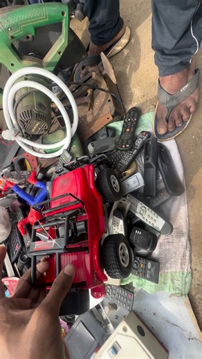 Re- Tech on Instagram: "⚡ Normal RC car ah High-Speed RC car ஆக்க முடியுமா? 😎 Pallavaram Sandaiல கிடைச்ச parts use பண்ணி நாம upgrade பண்ண போறோம்! 🔧 Full video bioல பாருங்க 👇 #Retech #RCCarUpgrade #PallavaramSandai #TechTamil #DIYProjects #MarketExplore #HighSpeedRC #TamilVlog #VintageSeries #CrazyDeal"